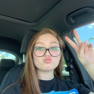 Meet your Posher, Kayla